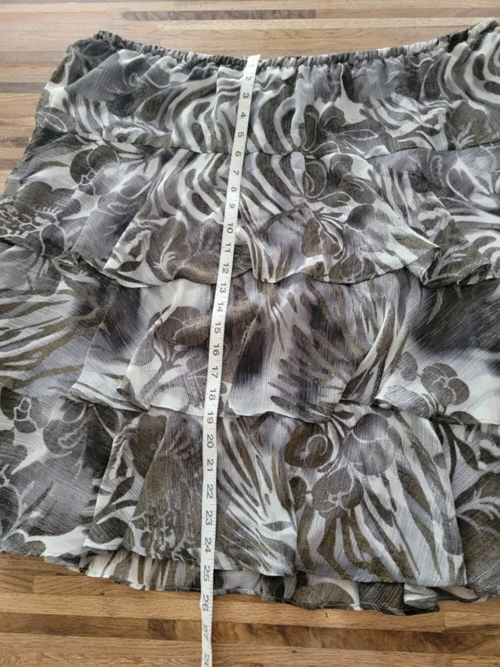 Gray/White/Black vintage-inspired grey/white animal floral print tiered skirt